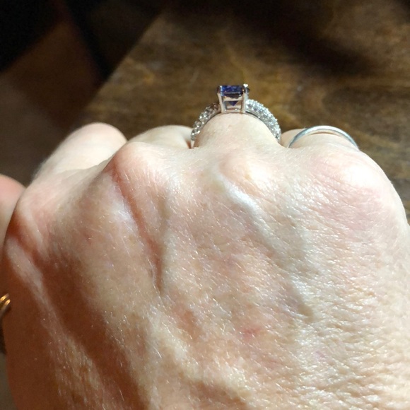Beautiful White and Blue Sapphire Ring - Picture 3 of 3